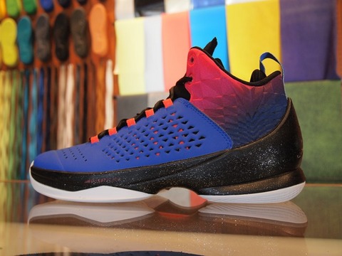 NIKE JORDAN MELO M11