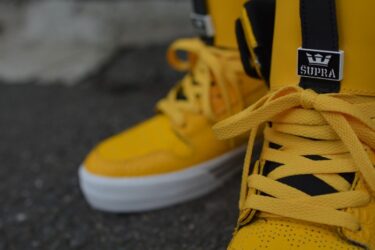 限定60足!スープラ (SUPRA)の渋谷店開店記念限定、VAIDER YELLOW / CROCDILEが発売!