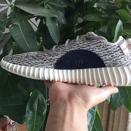 アディダス (adidas) × カニエ ウェスト (Kanye West)のコラボスニーカー「イージー ブースト (YEEZY 350 BOOST LOW)」が初夏発売予定！