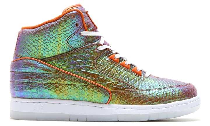 光り輝く蛇柄のナイキ エア パイソン プレミアムが発売中！ (NIKE AIR PYTHON PREMIUM METALLIC TAWNY) [705066-202]