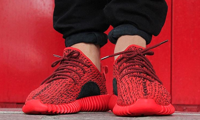 YEEZY 350 BOOST LOW レッド (RED)！カスタムシューズらしからぬクオリティ！(アディダス カニエ ウェスト イージー ブースト adidas Kanye West)