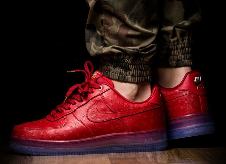 海外展開！ナイキ エア フォース 1 コンフォート ラックス ロー “レッド オーストリッチ” (NIKE AIR FORCE 1 CMFT LUX LOW “Red Ostrich”) [805300-600]