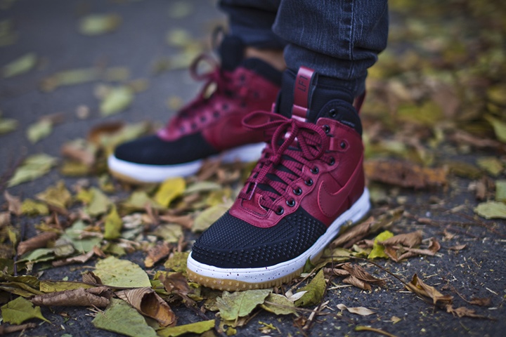 海外展開！ナイキ ルナ フォース 1 ダックブーツ チームレッド (NIKE LUNAR FORCE 1 DUCKBOOT Team Red) [805899-002]