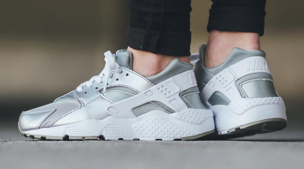 海外展開！ナイキ ウィメンズ エア ハラチ ラン メタリックシルバー (NIKE WMNS AIR HUARACHE RUN Metallic Silver) [654280-003]