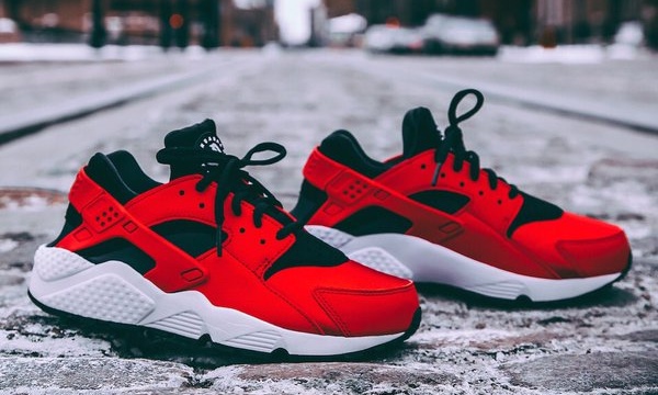 海外展開！ナイキ ウィメンズ エア ハラチ ラン ユニバーシティ レッド/ブラック (NIKE WMNS AIR HUARACHE RUN University Red/Black) [634835-602]