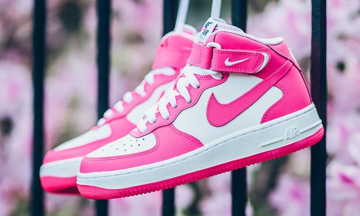 海外展開！ナイキ ウィメンズ エア フォース 1 ミッド ホワイト/ハイパーピンク (NIKE WMNS AIR FORCE 1 MID WHITE/HYPER PINK)