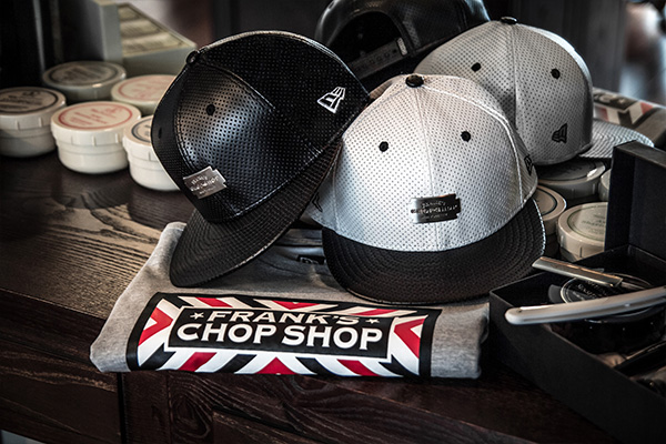 NYのバーバーショップ「FRANK’S CHOPSHOP」とNew Eraのコラボアイテムが5/26発売！ (フランクス チョップショップ ニューエラ)