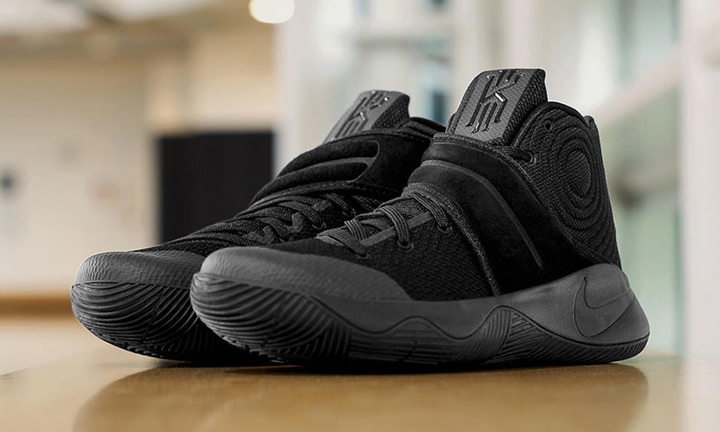 kyrie 2 triple black