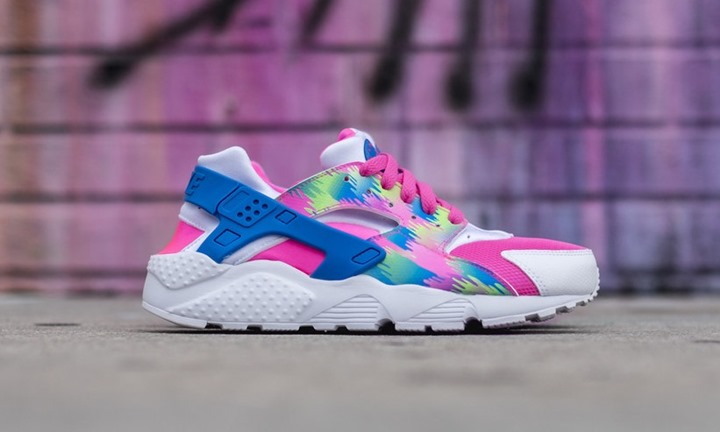 海外展開！カラフルなナイキ ウィメンズ ハラチ ラン プリント (NIKE WMNS HUARACHE RUN PRINT) [704946-601]