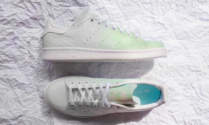 色が変化するアディダス オリジナルス ウィメンズ スタンスミス “ホワイト” (adidas Originals WMNS STAN SMITH “Change Color”) [S76666]