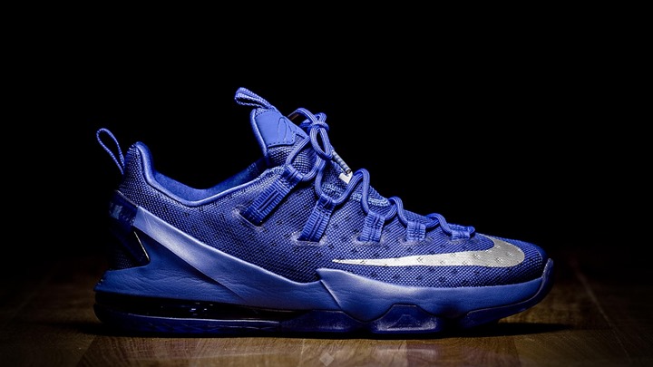 海外展開！ナイキ レブロン 13 ロー “ゲーム ロイヤル” (NIKE LEBRON XIII LOW “Game Royal”) [831925-400]