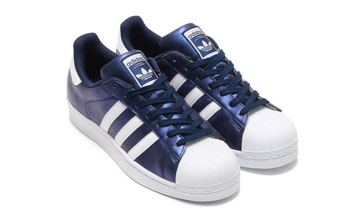 メタリックレザーを使用したアディダス オリジナルス スーパースター “ボルド ブルー” (adidas Originals SUPERSTAR “BOLD BLUE”) [S75875]