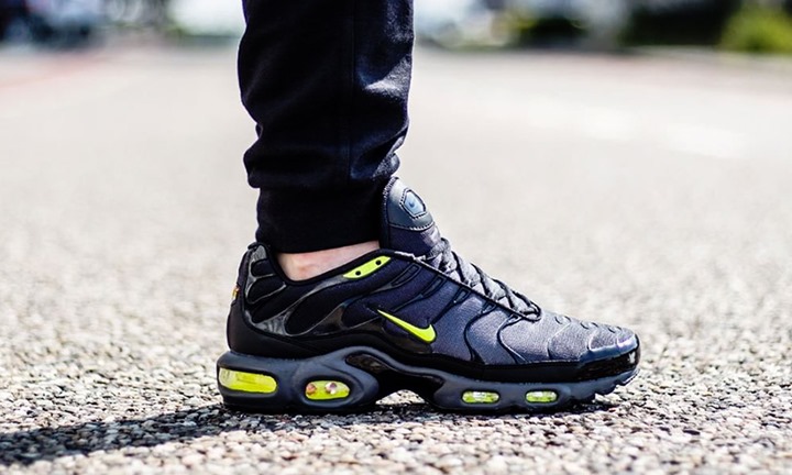 ナイキ エア マックス プラス チューンド 1 “ブラック/ボルト" (NIKE AIR MAX PLUS TUNED 1 "Black/Volt")