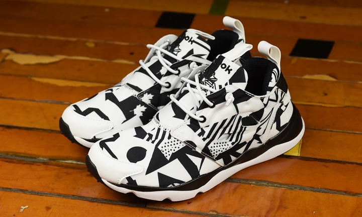 リーボック ウィメンズ フューリーライト グラフィック “オリンピック ホワイト/ブラック” (REEBOK WMNS FURYLITE GRAPHIC “Olympic-White/Black”) [AQ9859]