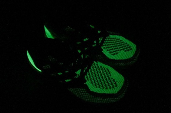 アディダス ウルトラ ブースト “グロー イン ザ ダーク” (adidas ULTRA BOOST “Glow In The Dark”) [BB4145]