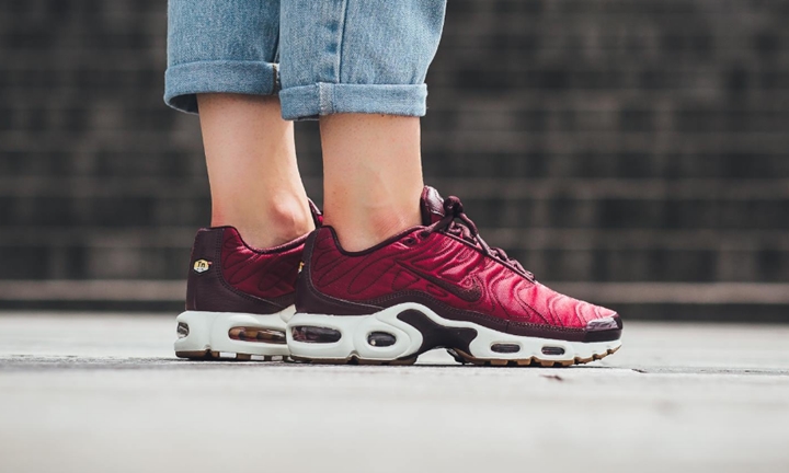 ナイキ ウィメンズ エア マックス プラス プレミアム “ナイト マルーン”が海外展開！ (NIKE WMNS AIR MAX PLUS PREMIUM “Night Maroon”) [848891-600]