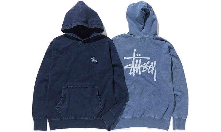 STUSSY 2016 FALL アイテムから左胸のワンポイントと背面にベーシックロゴをプリントしたインディゴ染めのスウェットパーカが発売中