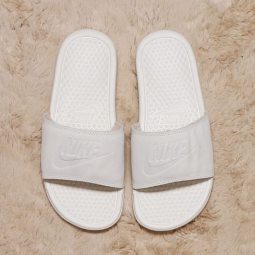 9月中旬発売！内ボア付きのナイキ ウィメンズ ベナッシ JUST DO IT シェーリング (NIKE BENASSI JDI SHEARLING) [857058-100,200]