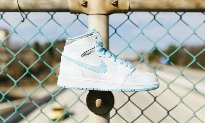 海外展開！ナイキ ウィメンズ エア ジョーダン 1 レトロ ハイ “ホワイト/スティル ブルー” (NIKE WMNS AIR JORDAN 1 RETRO HIGH “White/Still Blue”) [332148-106]