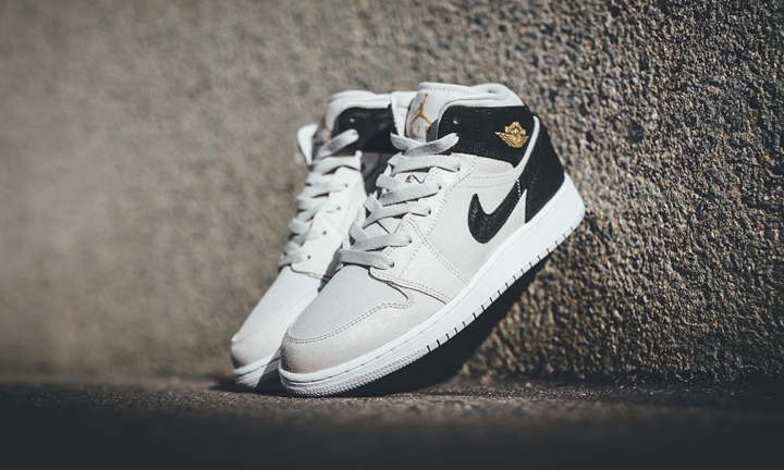 ナイキ ウィメンズ エア ジョーダン 1 ミッド “ライト ボーン/ブラック” (NIKE WMNS AIR JORDAN 1 MID “Light Bone/Black”) [554725-023]