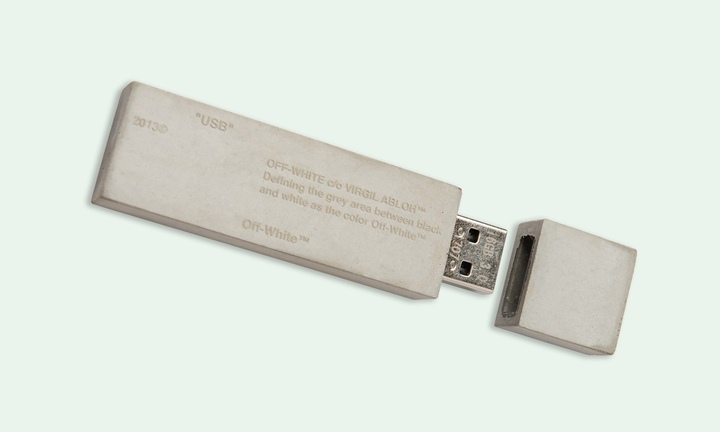 コンクリート製のOFF-WHITE C/O VIRGIL ABLOH USBメモリ (オフホワイト)
