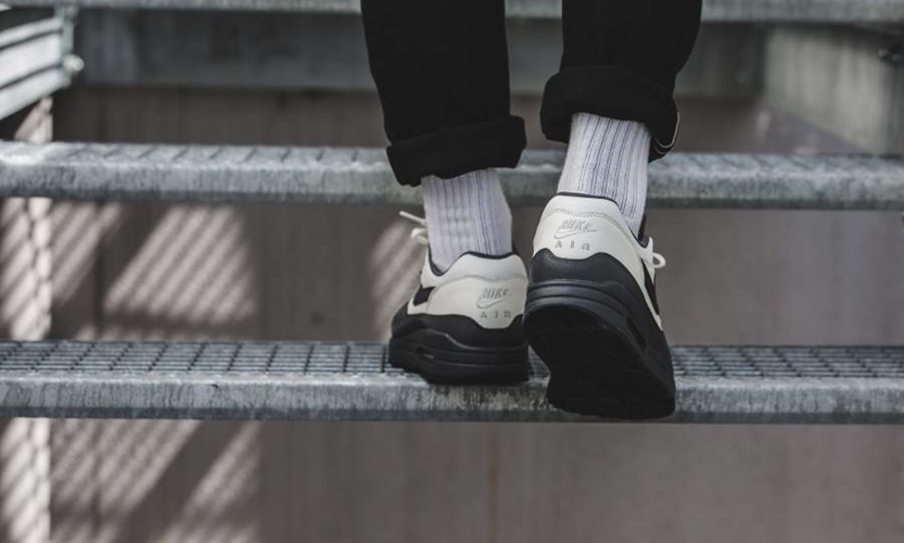 nike air max 1 premium sail dark obsidian