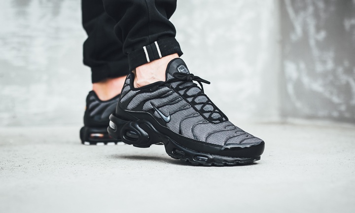 ナイキ ウィメンズ エア マックス プラス “ブラック/ダーク グレ－” (NIKE WMNS AIR MAX PLUS “Black/Dark Grey”) [605112-050]