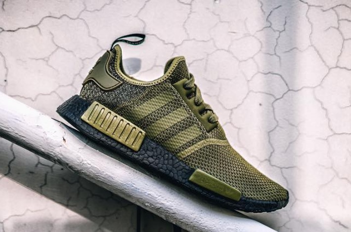 2017年ホリデーシーズン発売予定！？adidas Originals NMD_R1 BLACK BOOST “Olive” (アディダス オリジナルス エヌ エム ディー ブラック ブースト “オリーブ”)