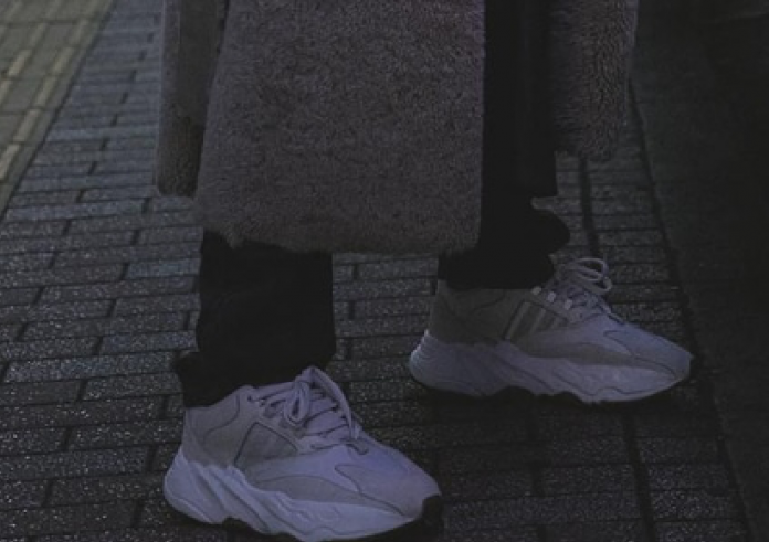 新たなYEEZY WAVE RUNNER 700から”White”カラーが登場 (イージー ウェーブ ランナー 700 “ホワイト”)