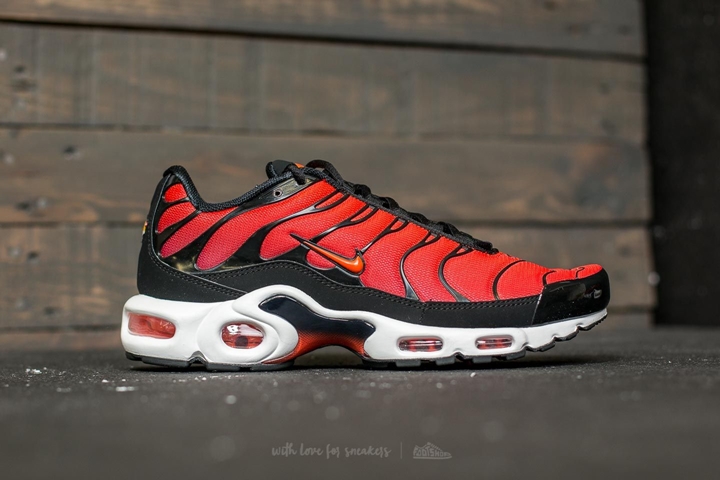 ナイキ エア マックス プラス "ブラック/チーム オレンジ” (NIKE AIR MAX PLUS "Black/Team Orange") [852630-023]