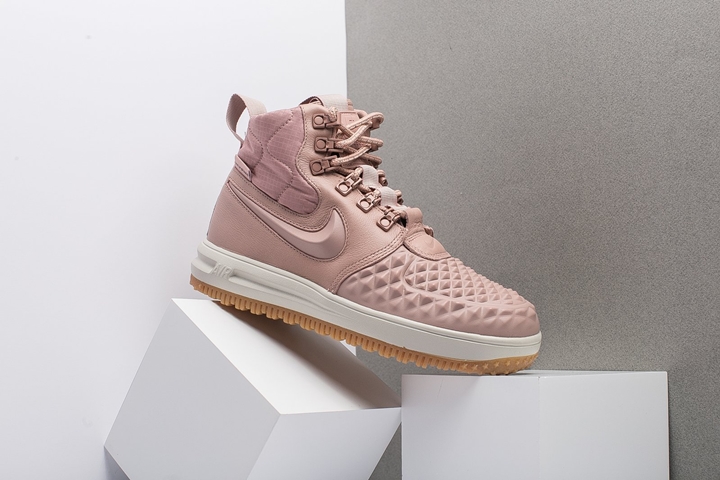 ナイキ ウィメンズ ルナ フォース 1 ダックブーツ 17 “パーティクル ピンク” (NIKE WMNS LUNAR FORCE 1 DUCKBOOT 17 “Particle Pink”) [AA0283-600]