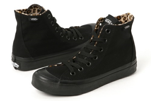 ライニングにレオパードファーをあしらったVANS CLASSIC SKOOL HI FUR “Black/Leo” (バンズ クラシックスクール ハイ ファー “ブラック/レオ”) [V66N]