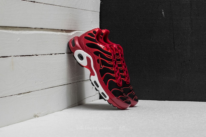 ナイキ エア マックス プラス “ブラック/チリ レッド” (NIKE AIR MAX PLUS “Black/Chile Red”) [852630-601]