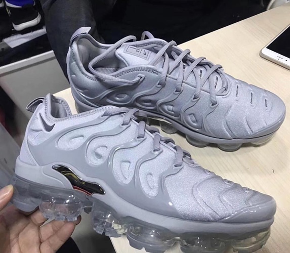 【リーク】グレーカーラーのナイキ エア ヴェイパーマックス プラス (NIKE AIR VAPORMAX PLUS “Grey”)