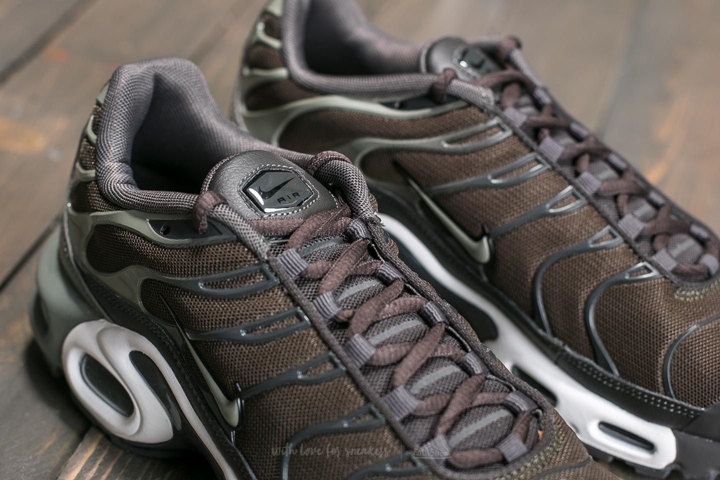 nike air max plus cargo khaki