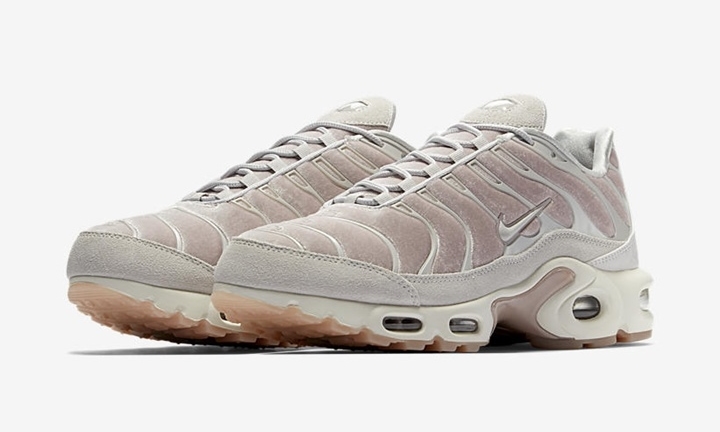 【オフィシャルイメージ】1/1発売！ナイキ ウィメンズ エア マックス プラス “クラウド プラッシュ” (NIKE WMNS AIR MAX PLUS “Cloud Plush”) [AH6788-600]