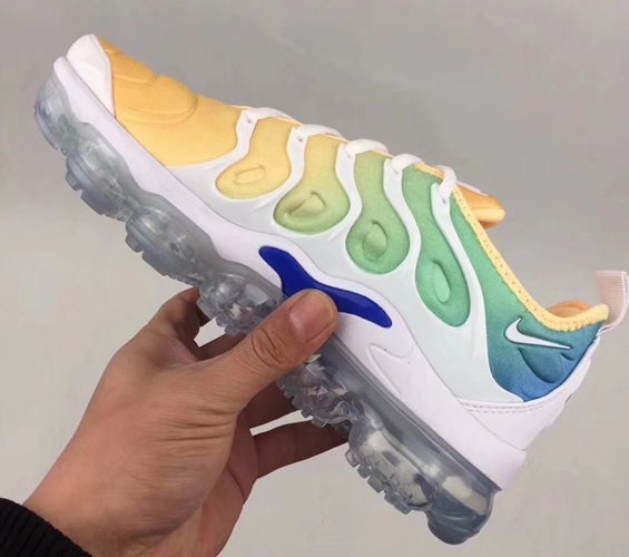 【リーク】イエロー/グリーン/ブルーのグラデーションで表現したナイキ エア ヴェイパーマックス プラス (NIKE AIR VAPORMAX PLUS “Yellow/Green/Blue”)