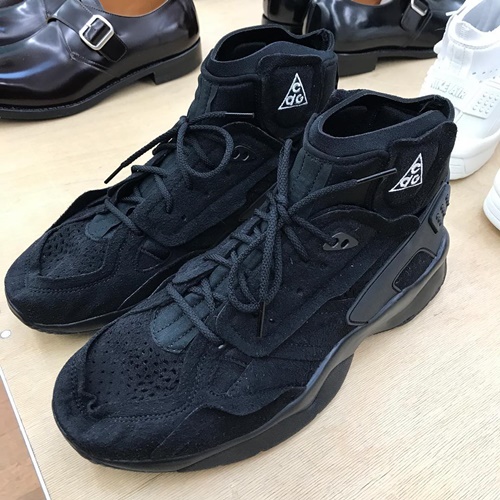 nike air mowabb black