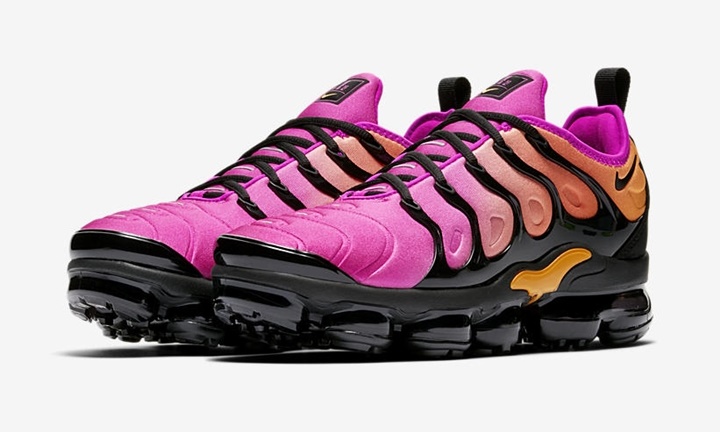 pink and black vapor max