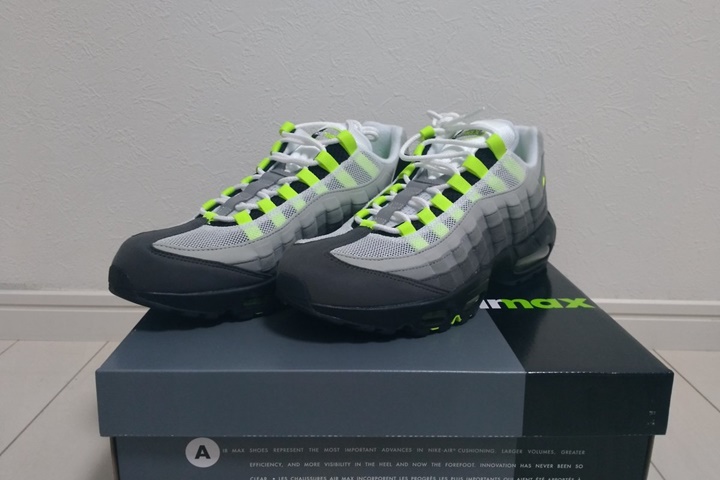 【プレゼント1名】”イエローグラデ” ナイキ エア マックス 95 (NIKE AIR MAX 95 OG “Volt/Solar Red”) [554970-071]