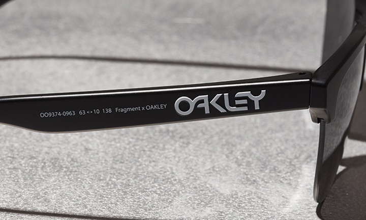 FRAGMENT × OAKLEY “Frogskins Lite”が4/28からDSMG/OAKLEY直営にて発売 (フラグメント オークリー "フロッグスキン ライト" 藤原ヒロシ)