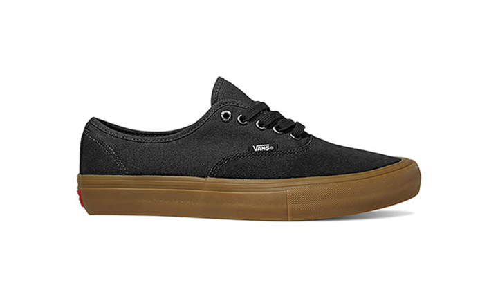 アッパーにブラックのキャンバス/スエードとガムソールをプラスしたVANS AUTHENTIC PRO (バンズ オーセンティック プロ)