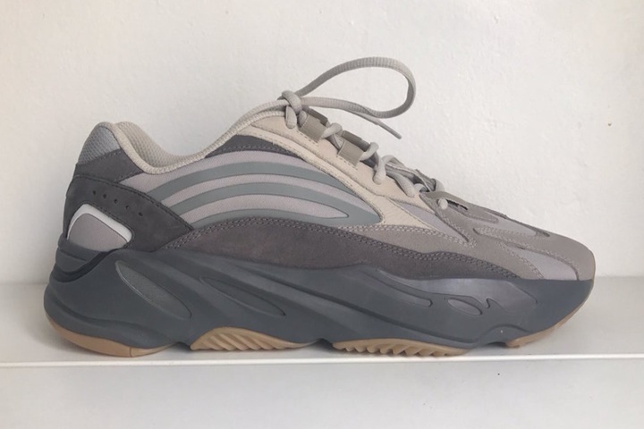 次期モデル「YEEZY WAVE RUNNER 700 V2」とされるモデルのニューカラー"グレー"が2018年秋冬に登場予定 (イージー ウェーブ ランナー 700)