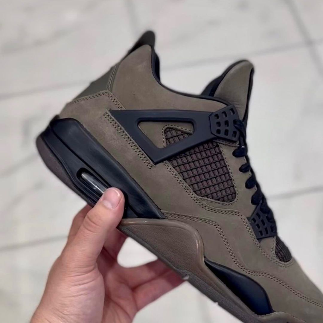 【リーク】新たなカラーリングのトラビス・スコット × ナイキ エア ジョーダン 4 レトロのショットが登場 (TRAVIS SCOTT NIKE AIR JORDAN 4 RETRO)