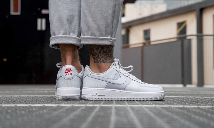 【オフィシャルイメージ】ナイキ エア フォース 1 ロー 07 “ピュア プラチナム/ユニバーシティ レッド” (NIKE AIR FORCE 1 LOW 07 “Pure Platinum/University Red”) [AR4233-001]