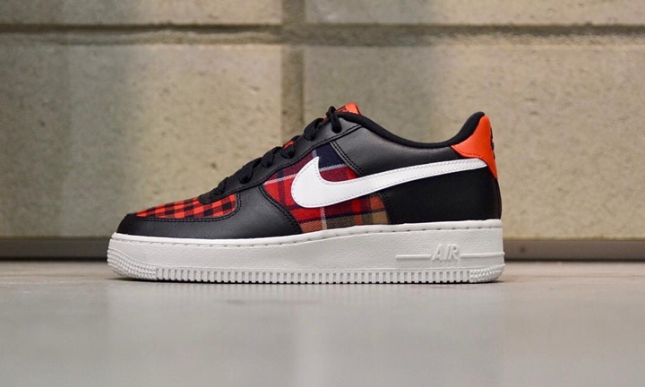 ナイキ BG エア フォース 1 ロー LV8 "ブラック/サミット ホワイト/ハバネロ レッド" (NIKE BG AIR FORCE 1 LOW LV8 “Black/Summit White/Habanero Red”) [849345-004]