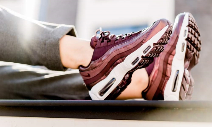 【オフィシャルイメージ】ナイキ ウィメンズ エア マックス 95 SE “バーガンディ クラッシュ” (NIKE WMNS AIR MAX 95 SE “Burgundy Crush”) [AV7028-600]