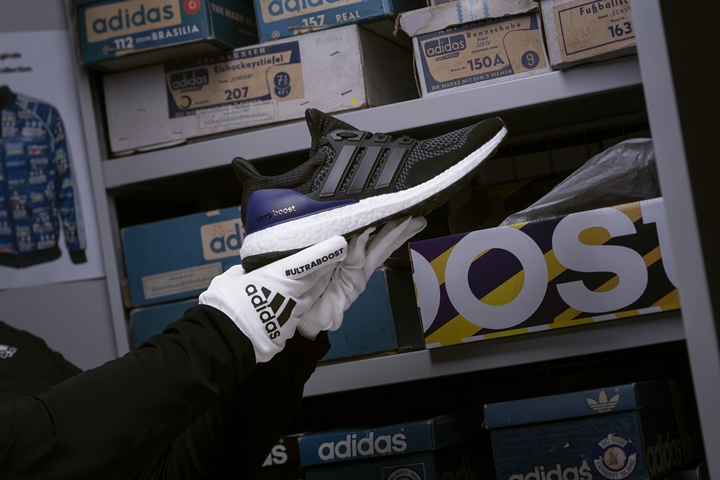 Absoluut Onzeker Voorstel adidas ULTRA BOOST 初期モデル・ブラック/ダークパープルのカラーが12/1から復刻 (アディダス ウルトラ ブースト)  [G28319]│Fullress | スニーカー発売日 抽選情報 ニュースを掲載！ナイキ ジョーダン ダンク シュプリーム SUPREME  等のファッション情報を配信！