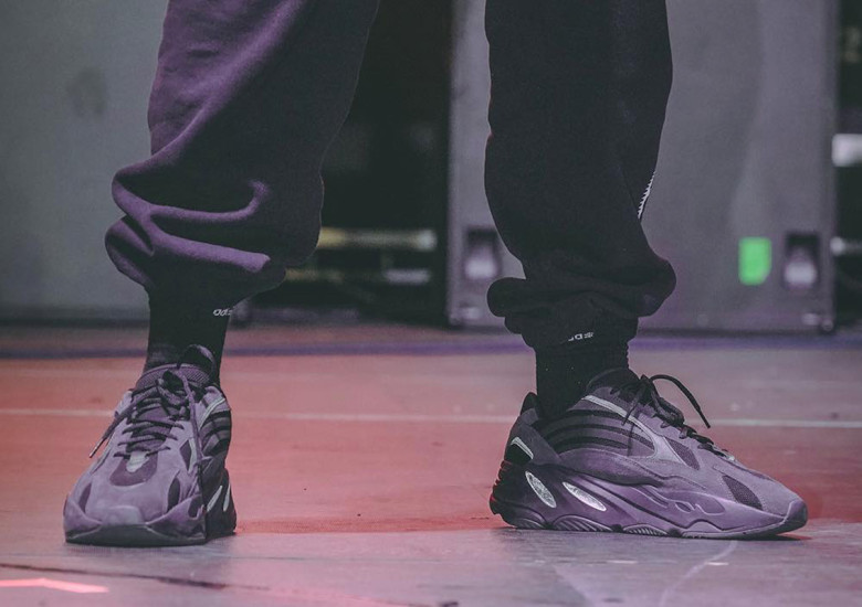 2019年春リリース予定！アディダス イージー ウェーブ ランナー 700 “トリプルブラック” (adidas YEEZY WAVE RUNNER 700 “Triple Black”)