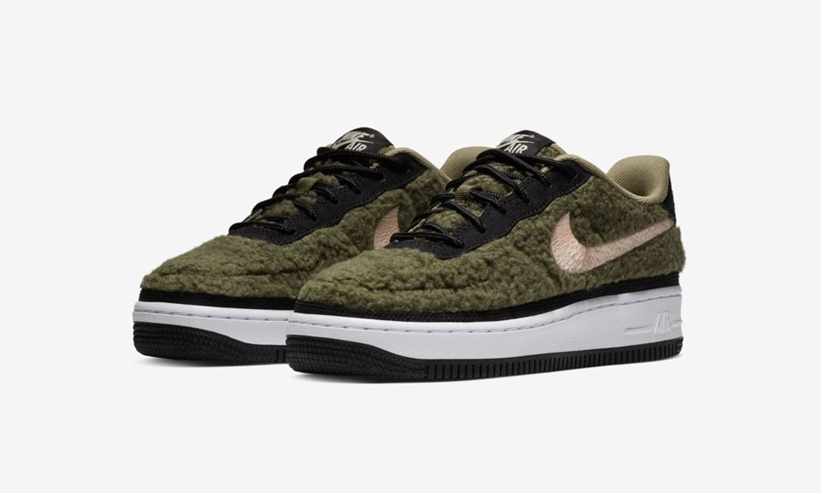 【オフィシャルイメージ】12/31発売！ナイキ GS エア フォース 1 ロー シャーリング “オリーブキャンバス” (NIKE GS AIR FORCE 1 LOW SHEARLING “Olive Canvas”) [AV6673-300]